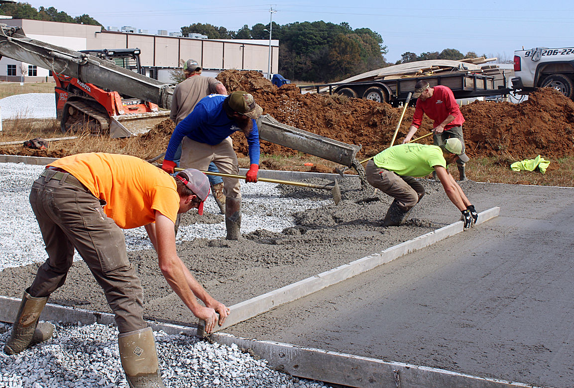 PARIS TN: Workman gets new property ready